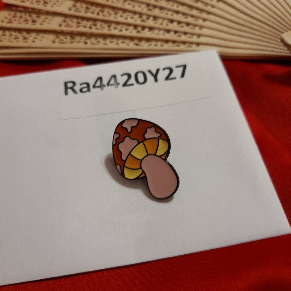 Mushroom Pin super Cute - Picture 3 of 7